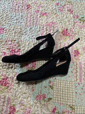 me too Black Wedge Ankle-Strap Shoes